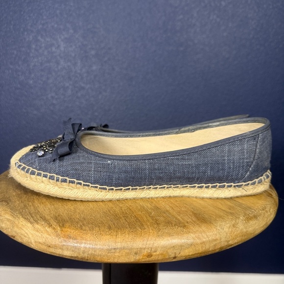 Simply Vera Vera Wang "Madey" Chambray Blue and Cream Espadrilles, Size 10 - Picture 2 of 9